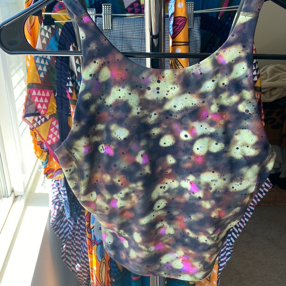 Lululemon top size 6 multicolor